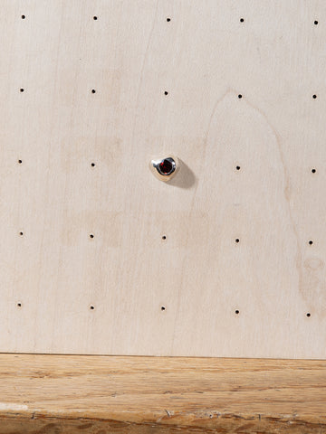 Faris Kira Stud, Silver/Garnet