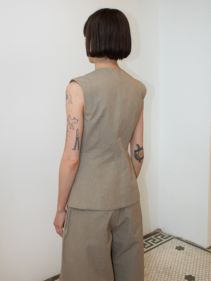 Lauren Manoogian Structure Bodice Stand Up Comedy